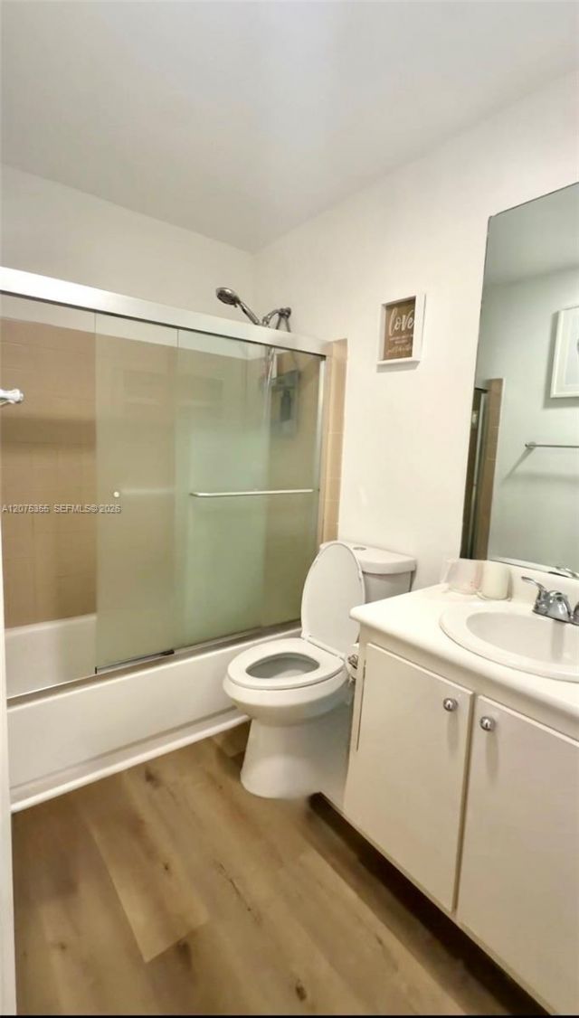 761 NE 199th St , Unit 202, Miami, FL 33179 Photo