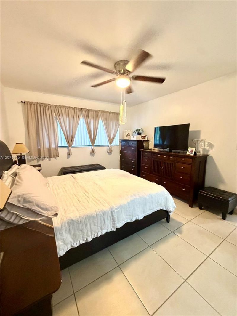 761 NE 199th St , Unit 202, Miami, FL 33179 Photo