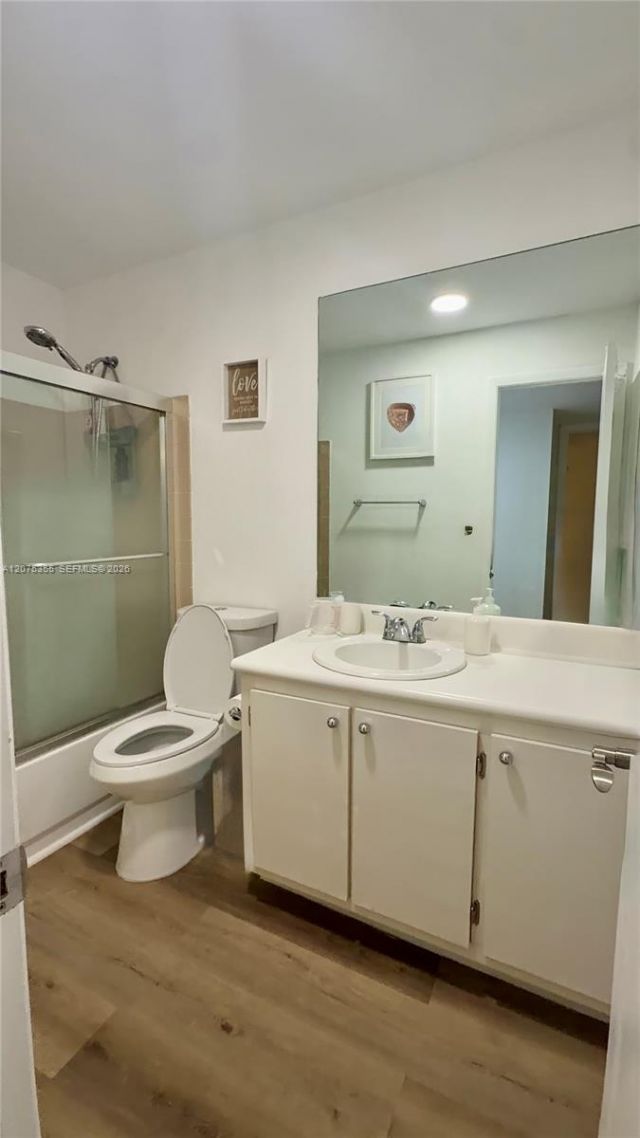 761 NE 199th St , Unit 202, Miami, FL 33179 Photo