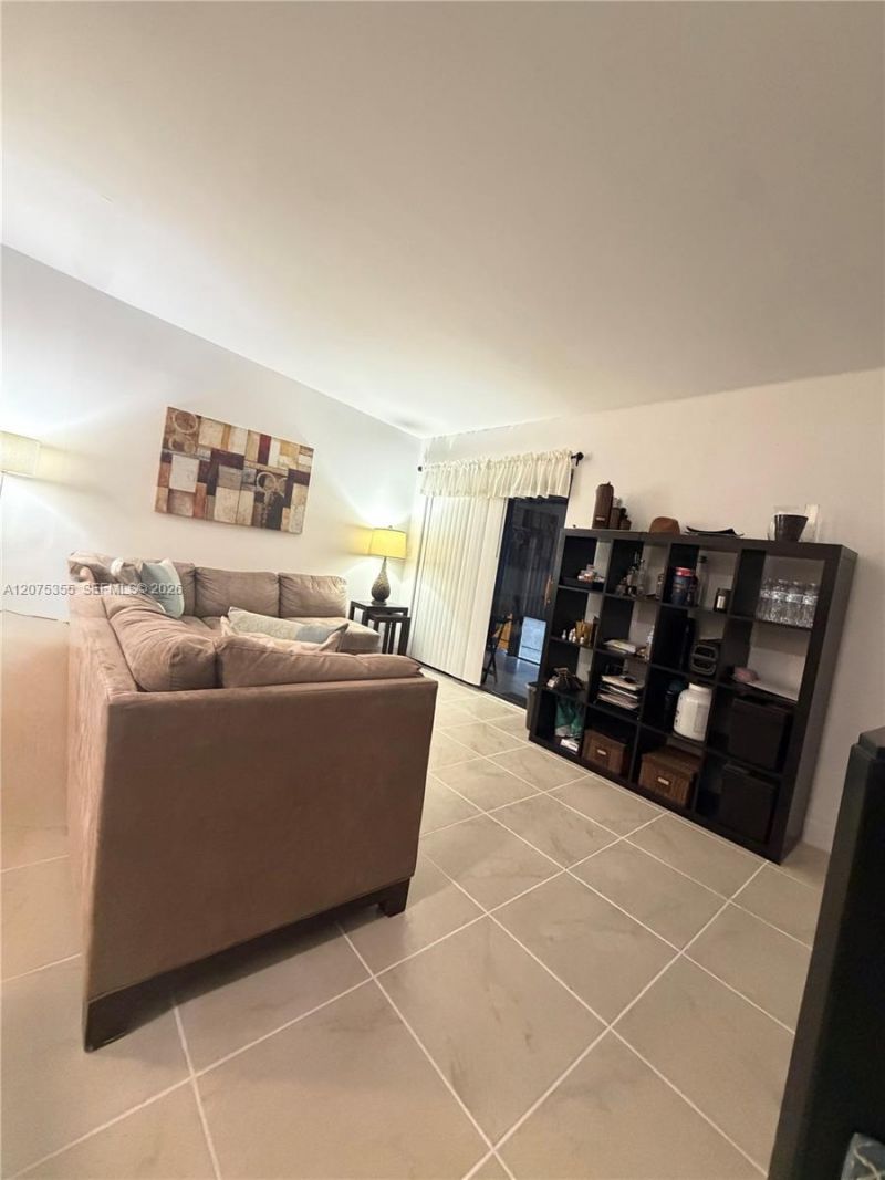 761 NE 199th St , Unit 202, Miami, FL 33179 Photo