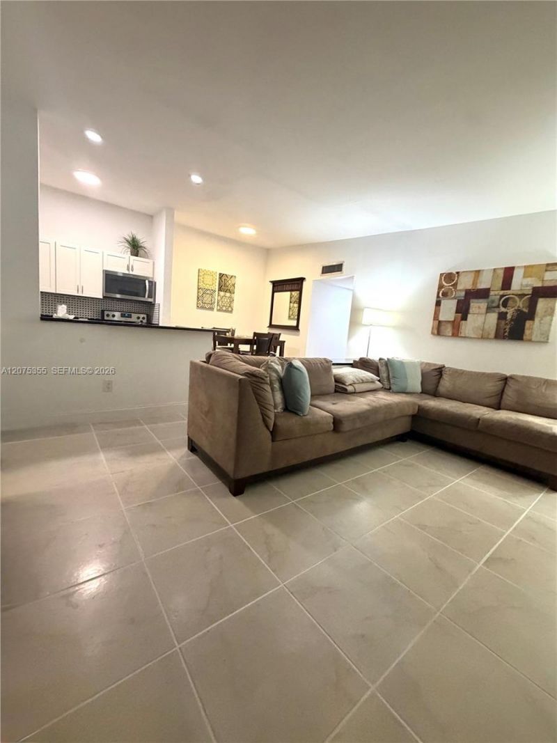 761 NE 199th St , Unit 202, Miami, FL 33179 Photo