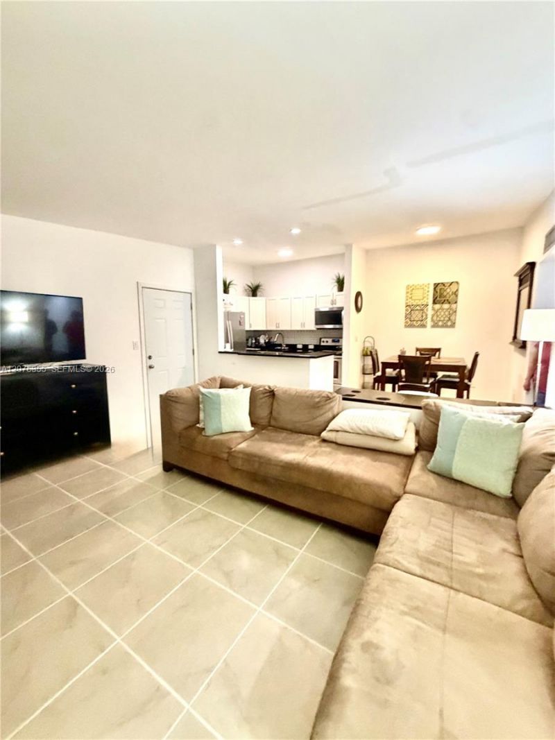 761 NE 199th St , Unit 202, Miami, FL 33179 Photo