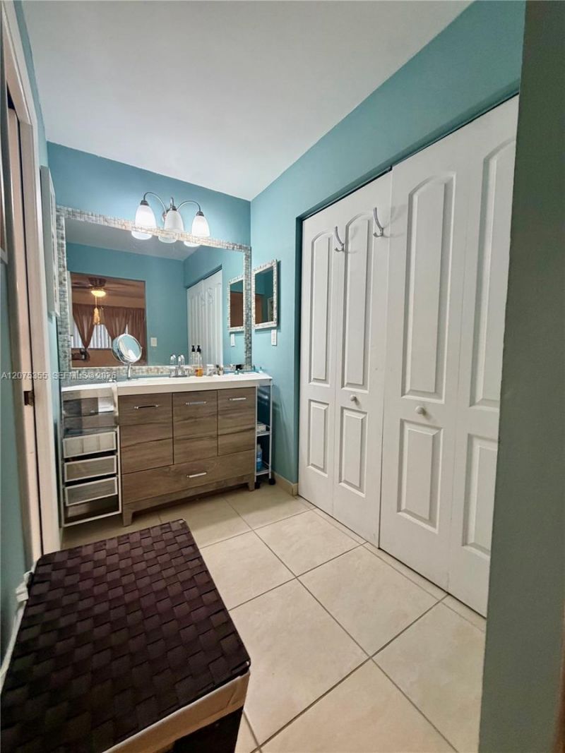 761 NE 199th St , Unit 202, Miami, FL 33179 Photo
