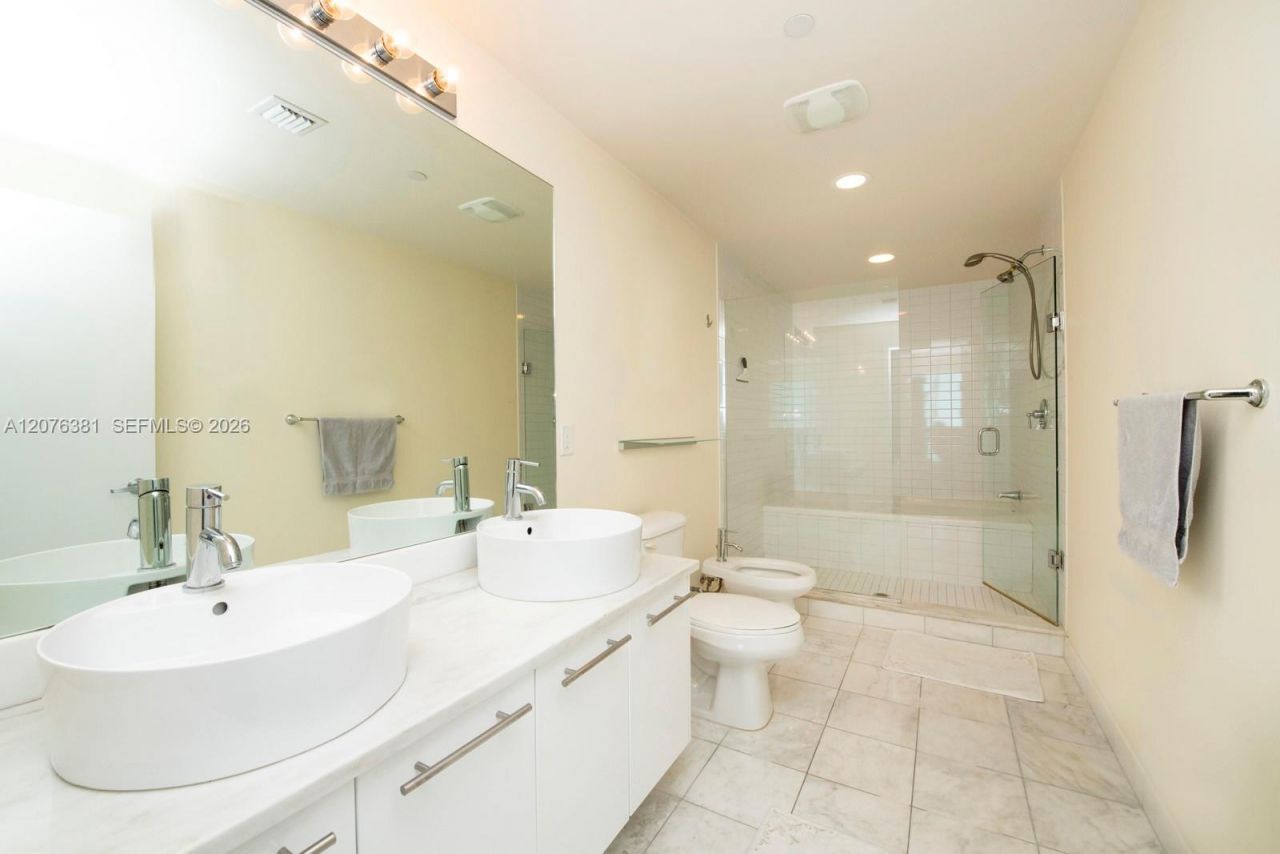 888 Biscayne Blvd , Unit 4007, Miami, FL 33132 Photo