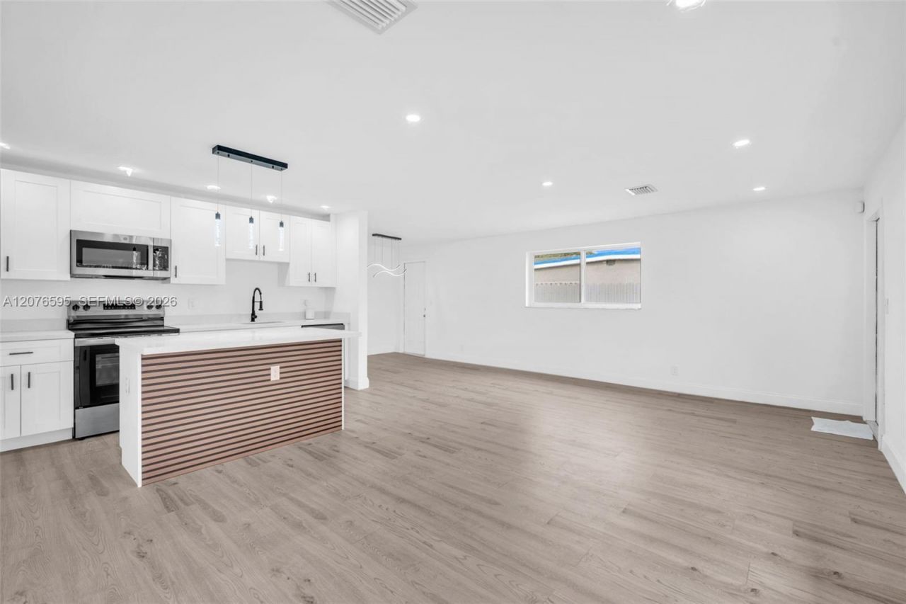 2572 NW 20th St, Fort Lauderdale, FL 33311 Photo