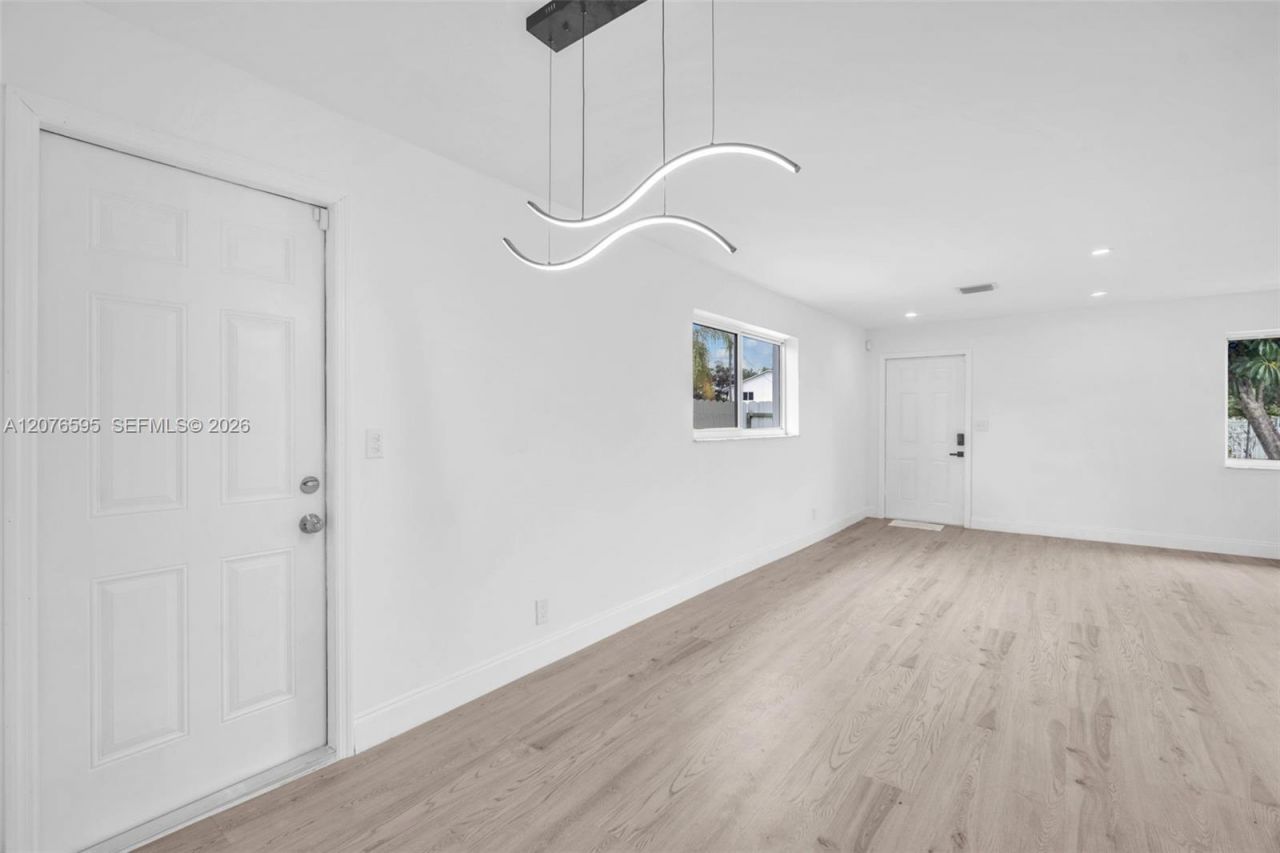 2572 NW 20th St, Fort Lauderdale, FL 33311 Photo