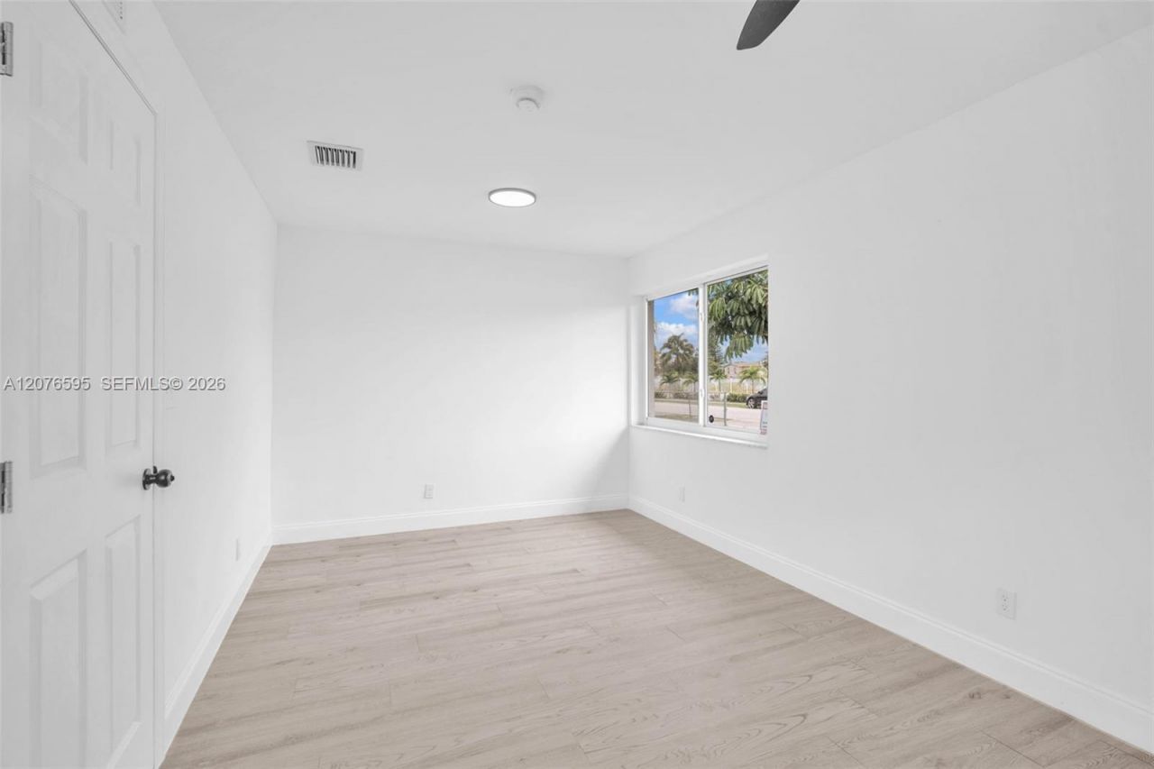 2572 NW 20th St, Fort Lauderdale, FL 33311 Photo