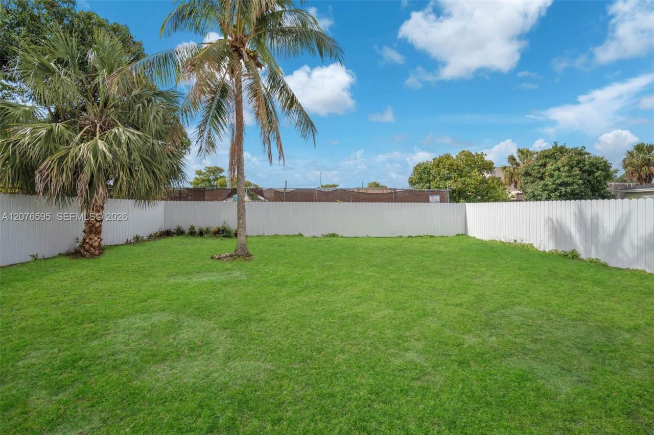 2572 NW 20th St, Fort Lauderdale, FL 33311 Photo