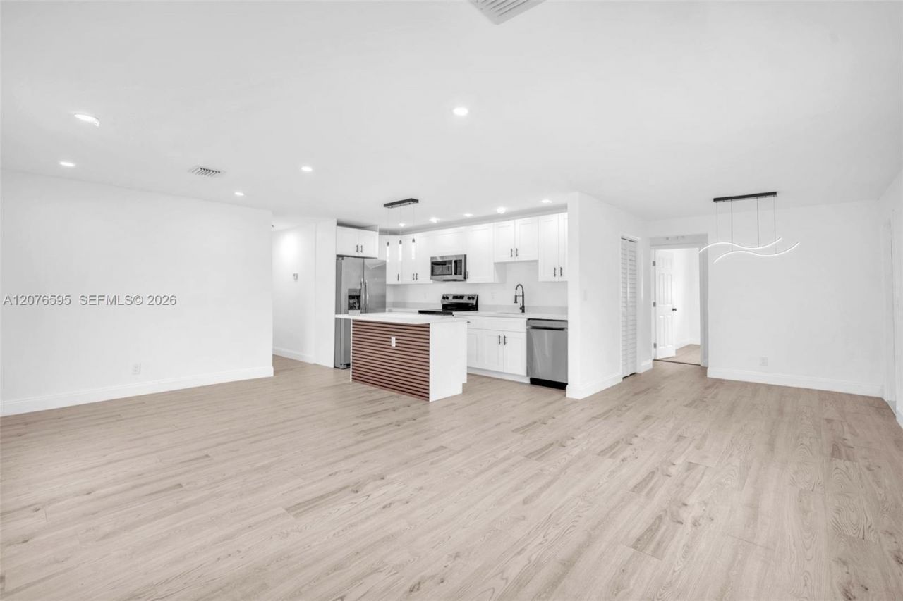 2572 NW 20th St, Fort Lauderdale, FL 33311 Photo
