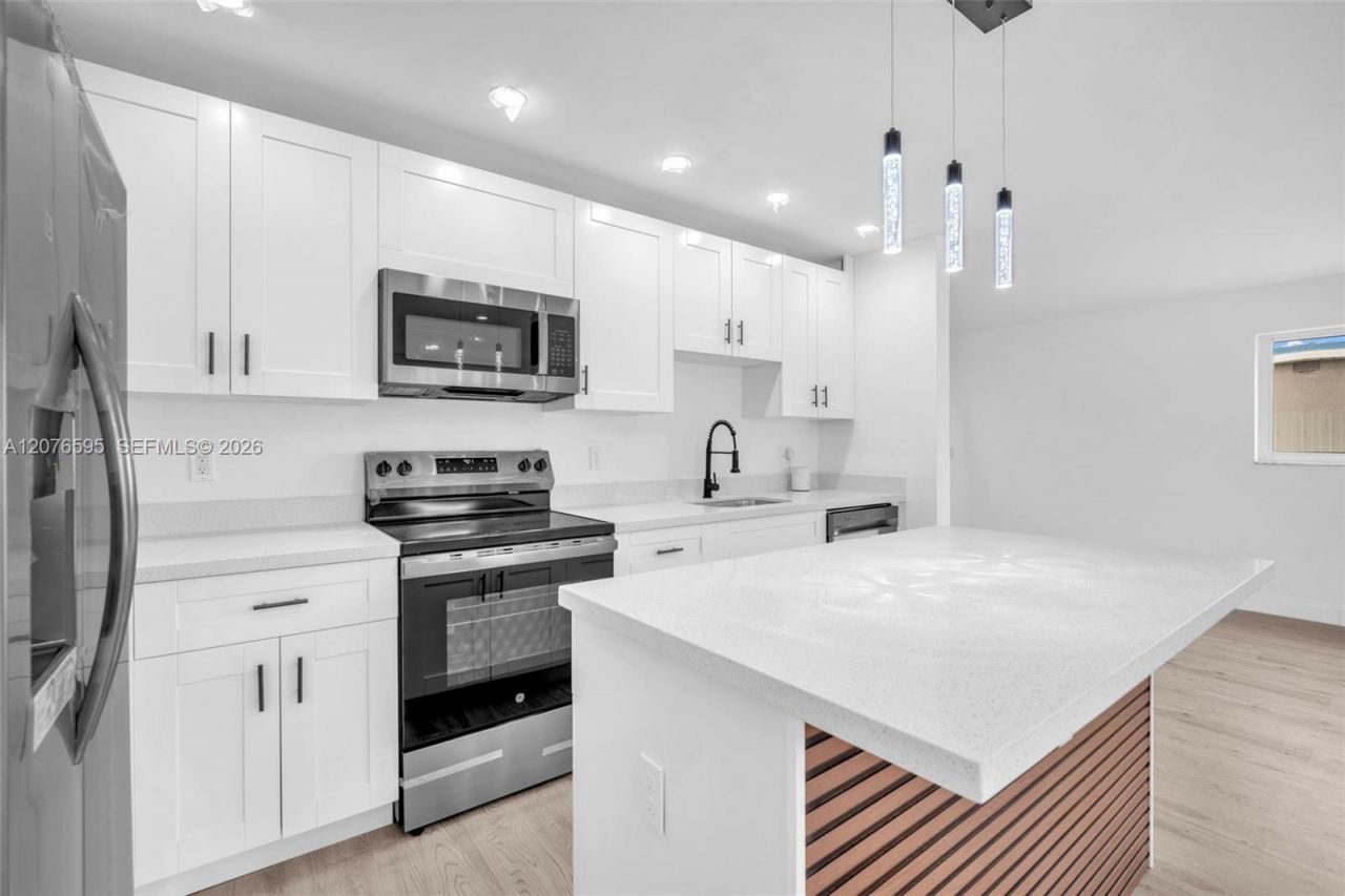 2572 NW 20th St, Fort Lauderdale, FL 33311 Photo
