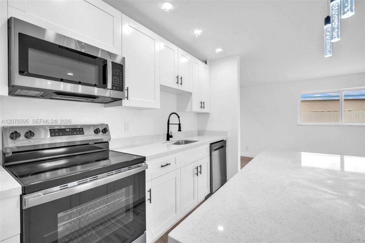 2572 NW 20th St, Fort Lauderdale, FL 33311 Photo