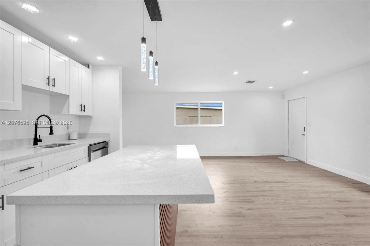 2572 NW 20th St, Fort Lauderdale, FL 33311 Photo