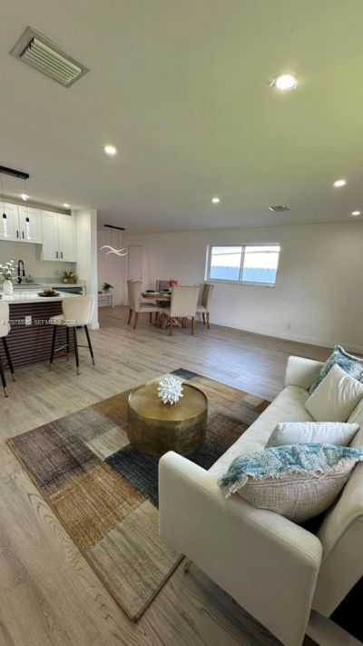 2572 NW 20th St, Fort Lauderdale, FL 33311 Photo