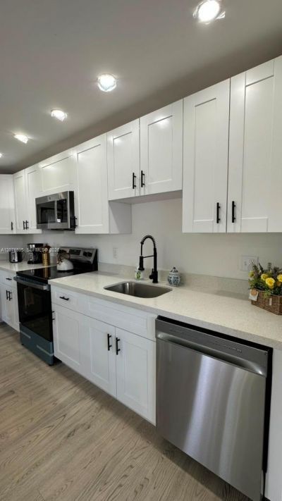 2572 NW 20th St, Fort Lauderdale, FL 33311 Photo