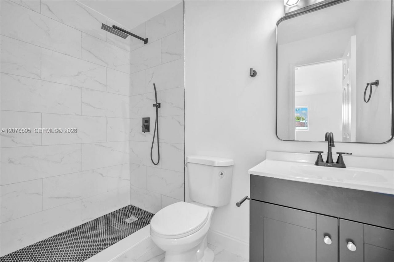 2572 NW 20th St, Fort Lauderdale, FL 33311 Photo