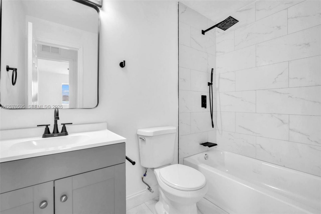 2572 NW 20th St, Fort Lauderdale, FL 33311 Photo