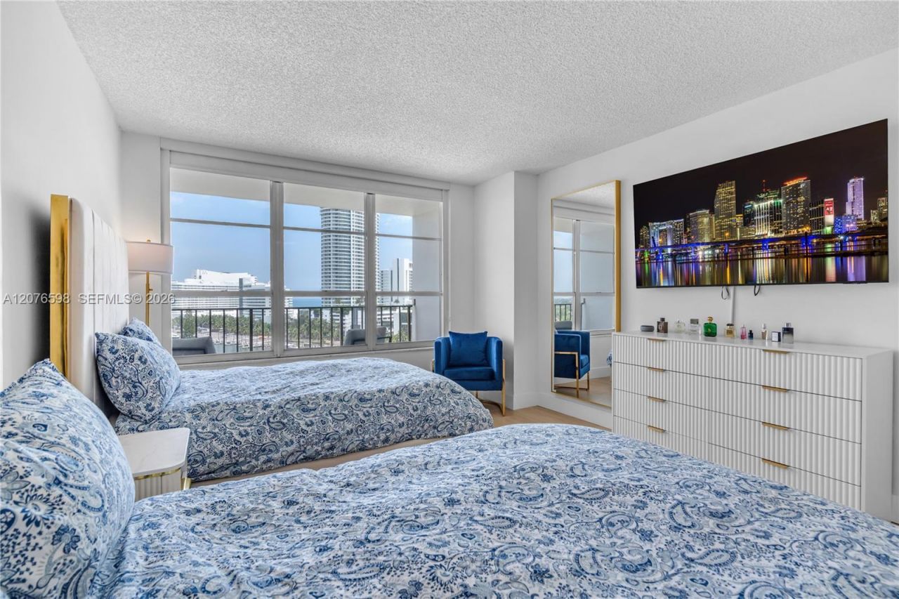 4101 Pine Tree Dr , Unit 1105, Miami Beach, FL 33140 Photo