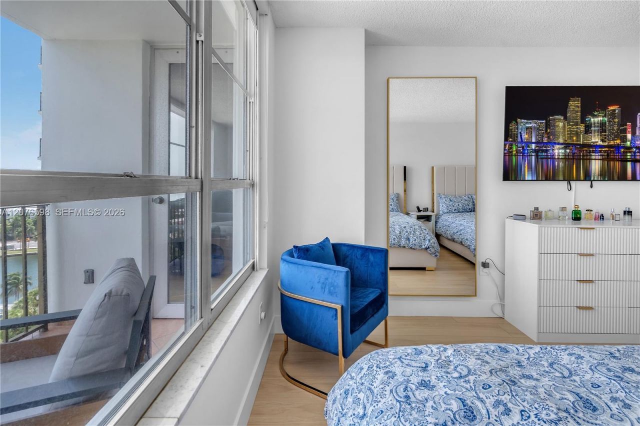 4101 Pine Tree Dr , Unit 1105, Miami Beach, FL 33140 Photo