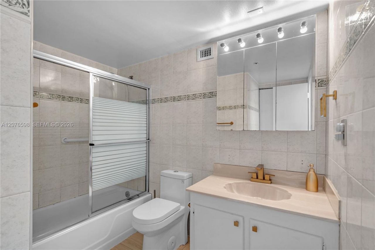 4101 Pine Tree Dr , Unit 1105, Miami Beach, FL 33140 Photo