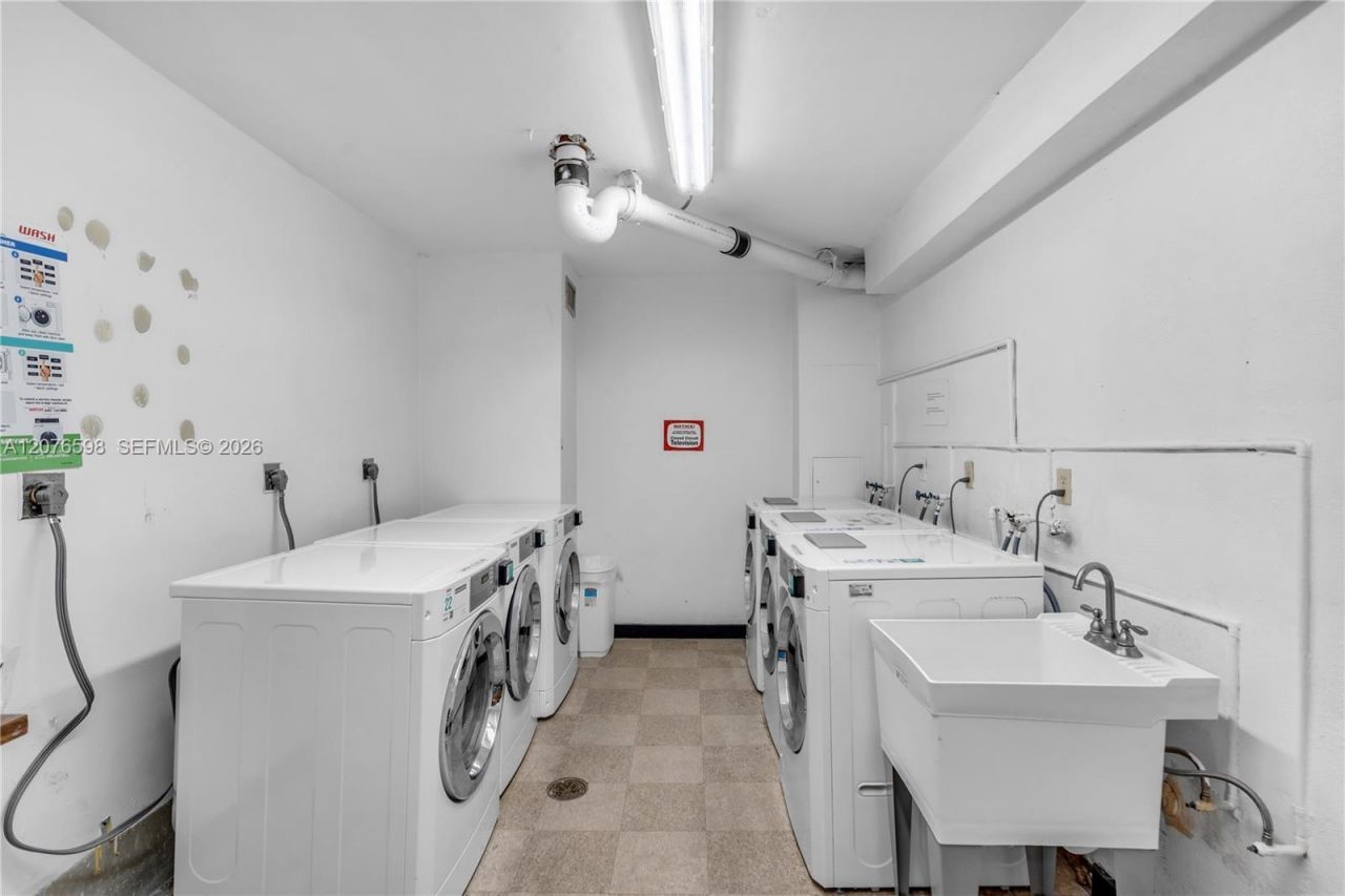 4101 Pine Tree Dr , Unit 1105, Miami Beach, FL 33140 Photo