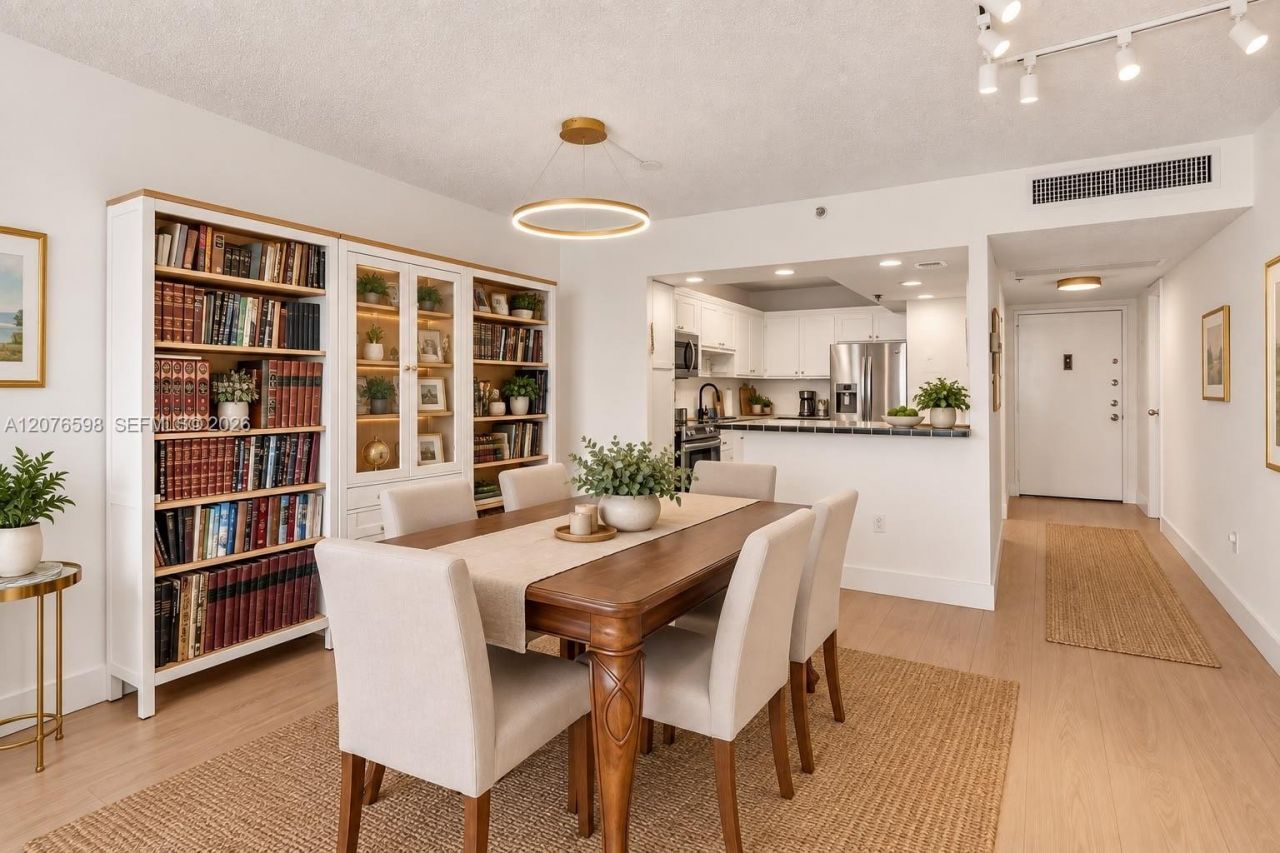 4101 Pine Tree Dr, Unit 1105, Miami Beach, FL 33140 Photo