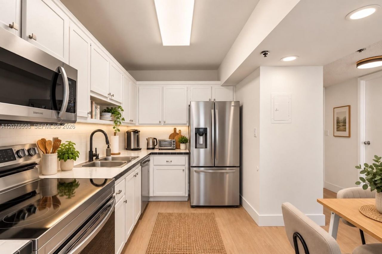 4101 Pine Tree Dr, Unit 1105, Miami Beach, FL 33140 Photo