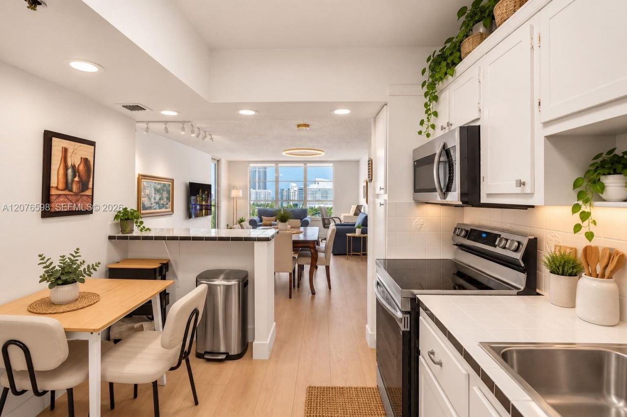 4101 Pine Tree Dr, Unit 1105, Miami Beach, FL 33140 Photo
