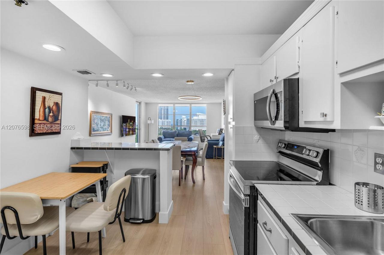 4101 Pine Tree Dr , Unit 1105, Miami Beach, FL 33140 Photo