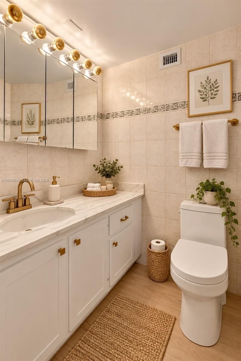 4101 Pine Tree Dr, Unit 1105, Miami Beach, FL 33140 Photo