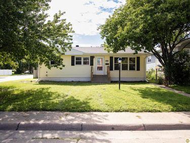 1201 Logan Street, Holdrege, NE 68949