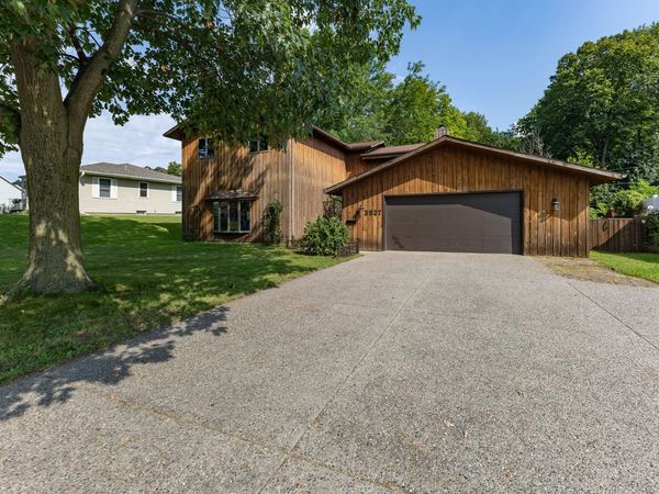 3527 12th Avenue , Moline, IL 61265