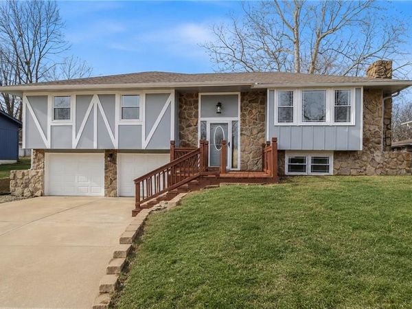 519 S Ridge Drive, Olathe, KS 66061