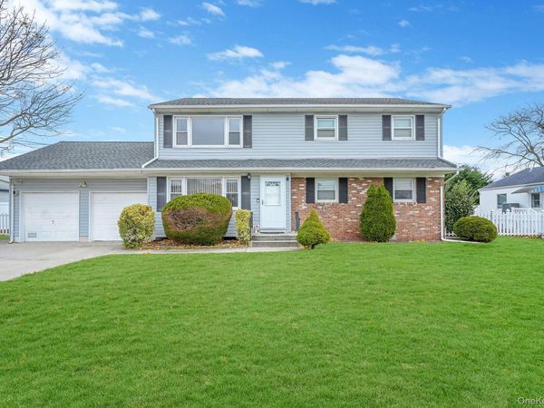 776 S 5th Street, Lindenhurst, NY 11757