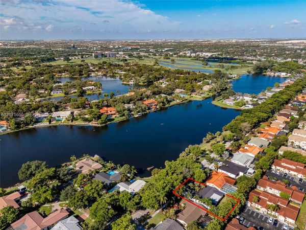 6931 Loch Ness Dr , Miami Lakes, FL 33014