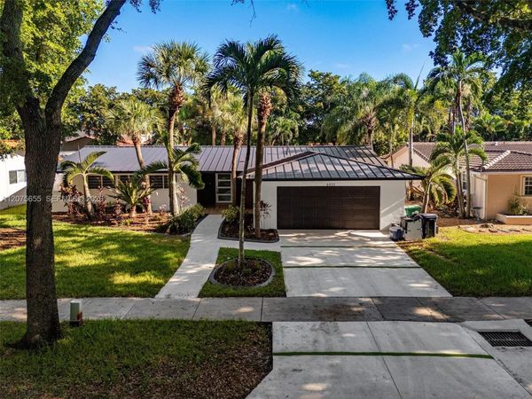6931 Loch Ness Dr , Miami Lakes, FL 33014