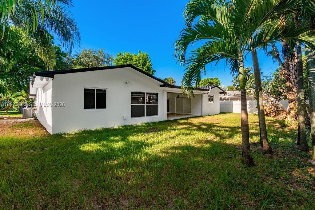 6931 Loch Ness Dr , Miami Lakes, FL 33014 Photo