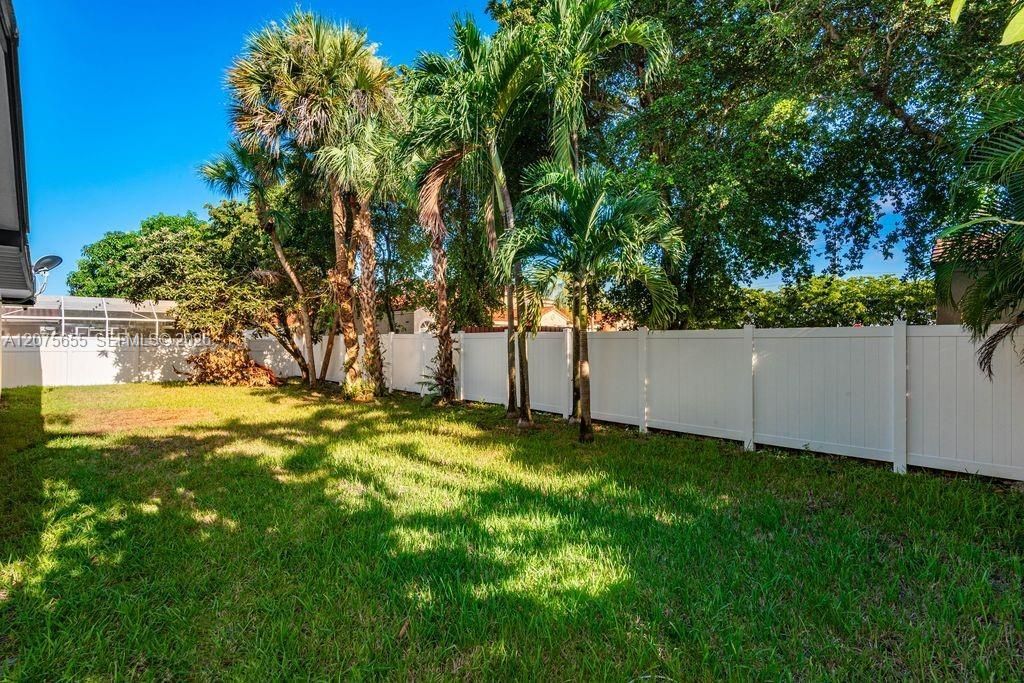 6931 Loch Ness Dr , Miami Lakes, FL 33014 Photo