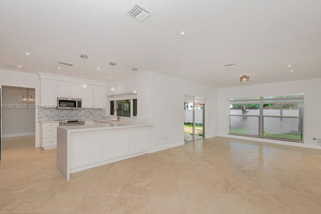 6931 Loch Ness Dr , Miami Lakes, FL 33014 Photo