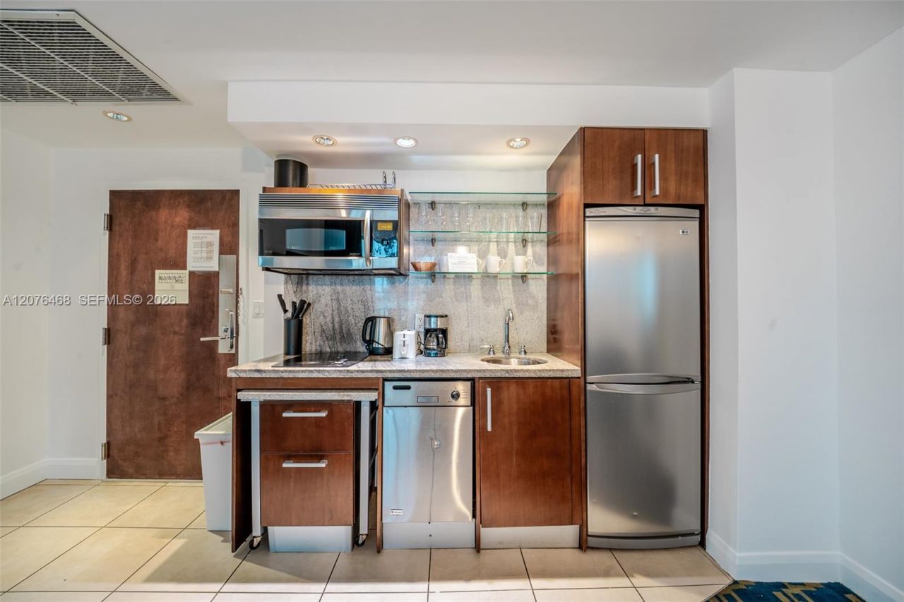 1060 Ocean Dr, Unit D206, Miami Beach, FL 33139 Photo