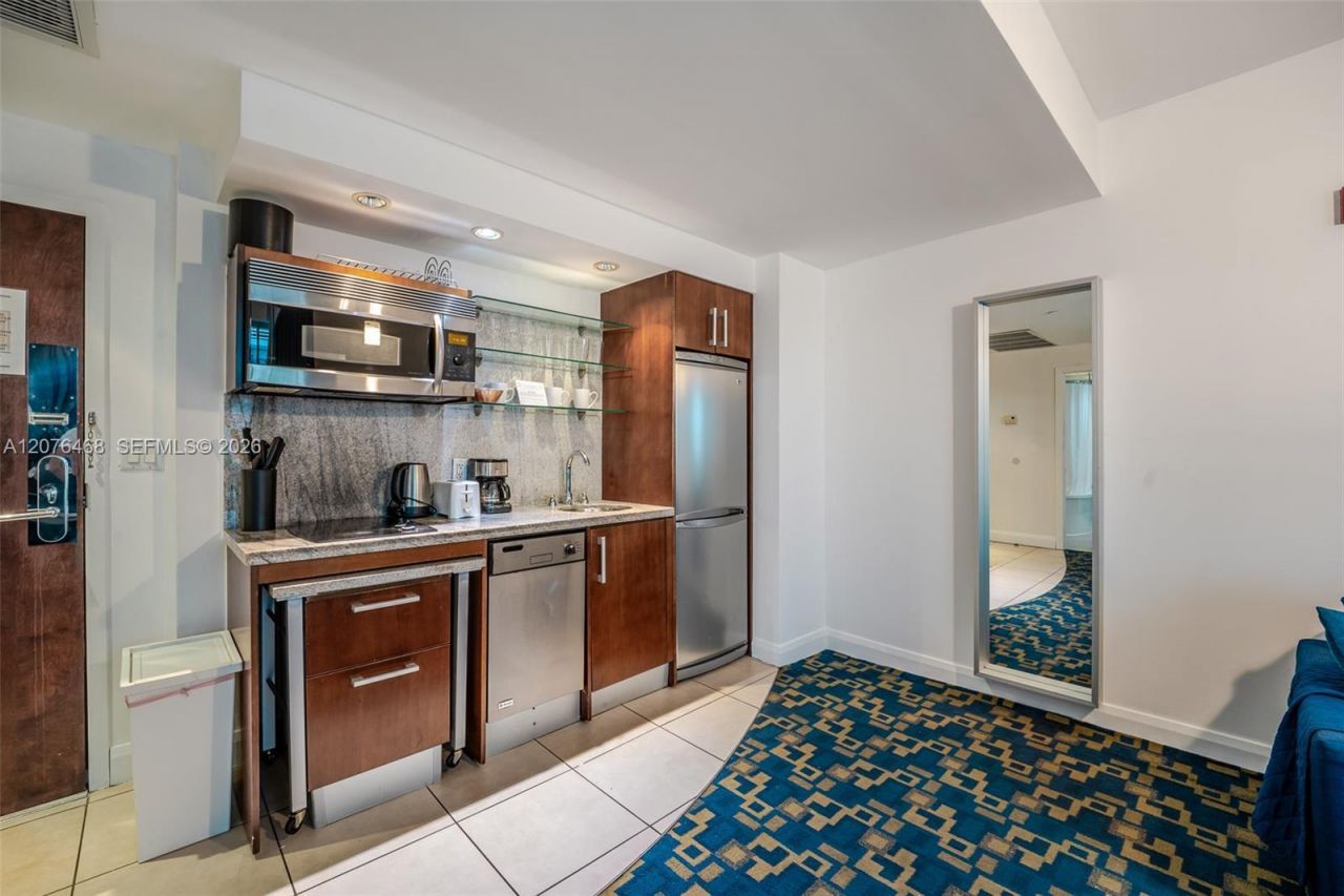 1060 Ocean Dr, Unit D206, Miami Beach, FL 33139 Photo