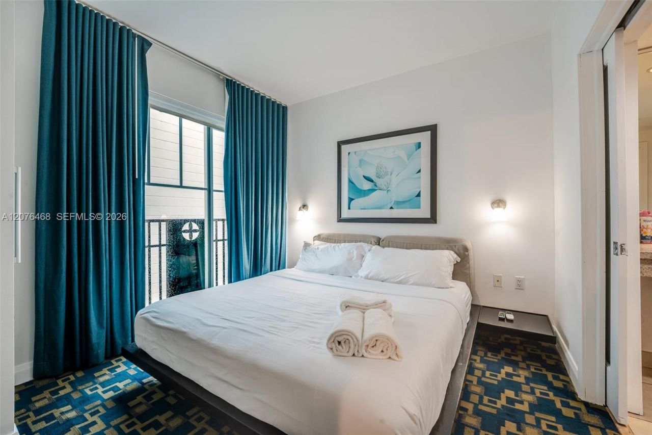 1060 Ocean Dr, Unit D206, Miami Beach, FL 33139 Photo