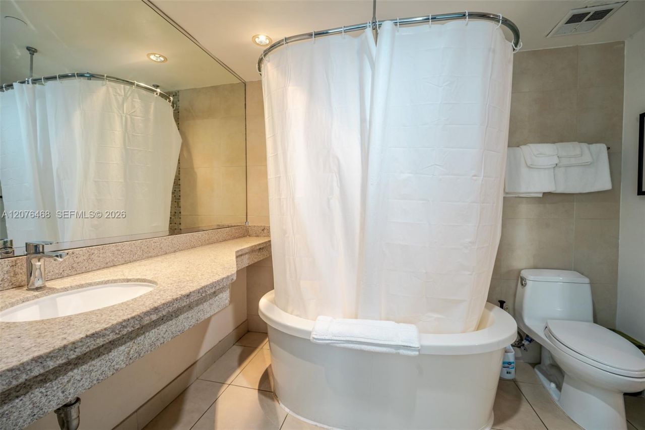 1060 Ocean Dr, Unit D206, Miami Beach, FL 33139 Photo