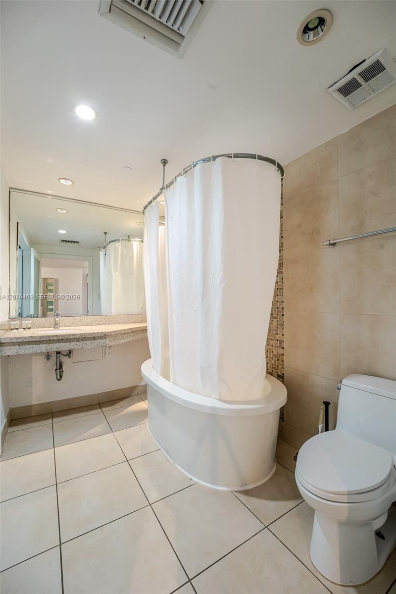 1060 Ocean Dr, Unit D206, Miami Beach, FL 33139 Photo