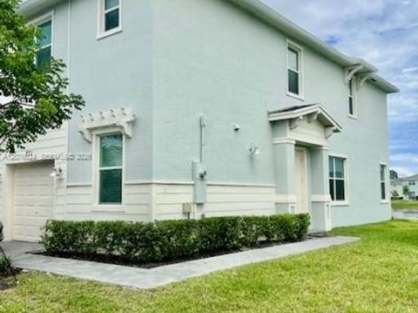 871 SE Grovebush Ln , Port St. Lucie, FL 34984