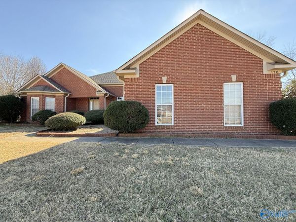 176 Timber Oak Road, Huntsville, AL 35806