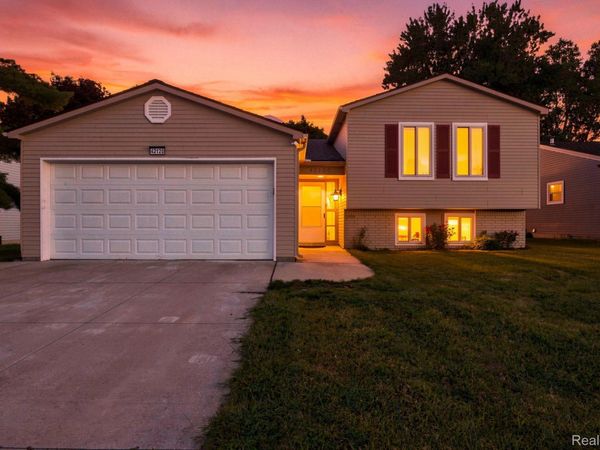 42120 Ridge Road W, Novi, Mi 48375