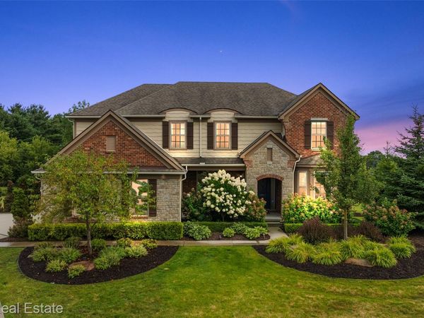 208 Oakland Crest Drive, Oakland Township, Mi 48306