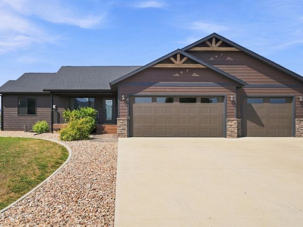 1011 MAC LN, Spearfish, SD 57783