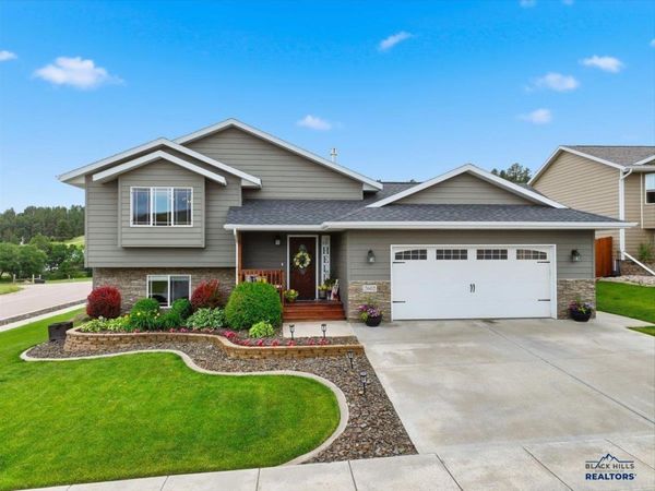 2602 MEADOWS DR, Sturgis, SD 57785