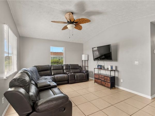 1175 12th Court SW, Vero Beach, FL 32962